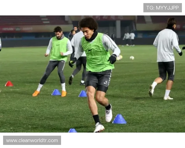 孔帕尼：面对药厂与PSG挑战巨大 但胜利带来了信心