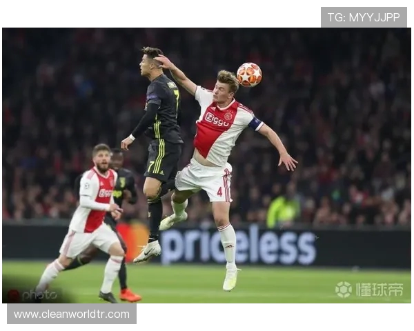 德利赫特因偶像C罗爱上曼联并自评正步入职业生涯巅峰的关键阶段